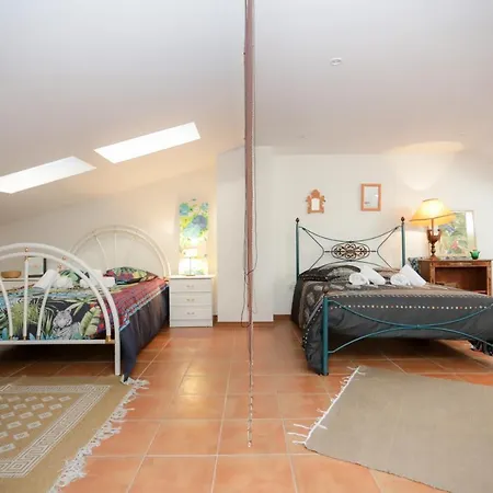 House Bay Apartment *